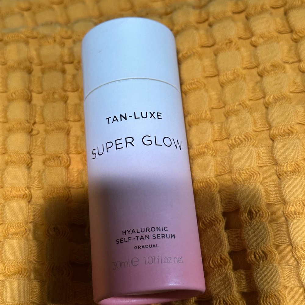 Tan-Luxe Super Glow Hyaluronic Self-Tan Serum - Pink